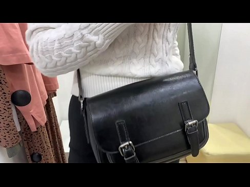 ❤️ Offentlig onani av ungtispe FeralBerry med en dildo i prøverommet ❤️❌ Jævla video  ved no.vbdsm.ru ❤
